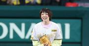甲子園で始球式のあいみょん「初めて紅白出た時より人多い」“虎 ...