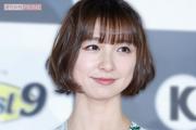 元AKB48・篠田麻里子、阪神のユニフォーム姿で巨人戦を観戦も ...