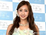 34歳・板野友美、ビキニ姿の沖縄バカンスショットに反響「さすが ...
