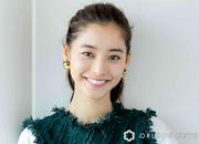 新木優子、結婚後も変わらぬ透明感 “のび太コーデ”のメガネ姿に ...