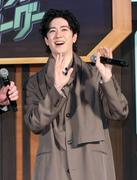 中島裕翔 新木優子と結婚後初の公の場 スター・ウォーズ愛爆発→ ...