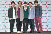 家電メーカー『SHARP』公式の《嵐のラストライブを大画面で》の ...