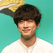 坂口健太郎がイメージガラリ、ガッチリ姿に女性ファンから酷評の嵐