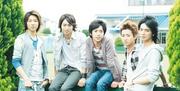 「嵐に似てる…」新5人組グループ、ビジュアルの“既視感”にSNS騒然「Happinessの嵐だ」「服装が……」（ねとらぼ） - Yahoo!ニュース