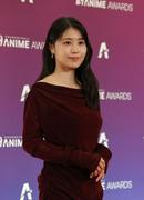 有村架純 圧倒的なドレスで現る 「クランチロール・アニメアワード」