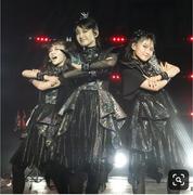 【海外】元アヴェンジャーの鞘師里保がBABYMETALのメタラジフェスを ...