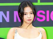 「何も着ていないのかと…」BLACKPINK・ジェニー、キワドすぎる ...