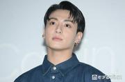 BTSジョングク、鍛え上げられた肉体美に反響「圧倒的オーラ ...