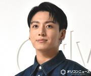 BTS・ジョングク、バイクにまたがる“映画級”ビジュアルに大反響 ...