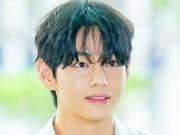 BTS・V、ドアップ自撮りからリラックス姿まで…近況大放出 ...