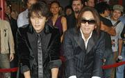 B'z“テレ朝ドン”の肝いり施設でウルトラこけら落とし《紅白効果 ...