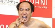 [W杯2026]江頭2:50、“黄金”のタイツショット公開も…背後の視線に ...