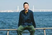 「香水」大ヒットから5年…逗子の「海の家」で働く瑛人を発見 (2025年8月3日掲載) - ライブドアニュース