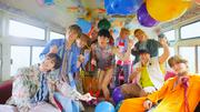 EXILE B HAPPY、小島よしおとのコラボ楽曲MV公開 カラフルな世界観の中 ...