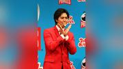 片寄涼太「童心にかえって興奮しちゃう」　幼少期の憧れウルトラマンとポーズ