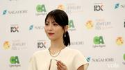 浜辺美波、希少ジュエリーに「ドキドキ」
