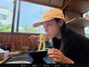 橋本環奈　「真剣な顔でうどん食べてる私」家族旅行“モグモグ”プラベSに反響「最高」「美しすぎ」の声（スポニチアネックス） - Yahoo!ニュース