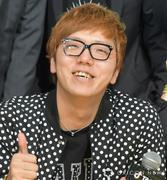 ヒカキン、江戸川区ガス爆発事故で知人宅の掃除 割れたガラスで負傷も (2025年5月28日掲載) - ライブドアニュース