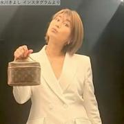 氷川きよし、白スーツで美スタイル全開「メイクも自分でしまし ...