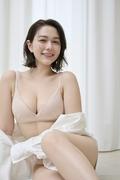 村重杏奈 自らプロデュースのブランドで新ビジュアル…大胆にデコルテ披露 (2026年6月24日掲載) - ライブドアニュース