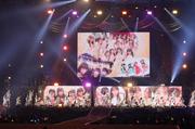 幕張メッセのイベントホールで単独コンサートを開催したHKT48 ...