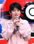 俳優の本郷奏多が1日、都内で「ポケモン30周年 ねむる発表会」に ...