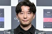 星野源、“激変”韓国メイク姿に反響相次ぐ「新鮮すぎて一瞬誰か ...