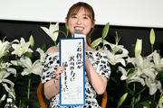 福原遥、777本の百合を前に七夕の願い「作品が沢山の方に届きます ...