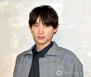 福士蒼汰、無精ひげ&ゴツすぎる肉体を披露 衝撃ショットにファン ...