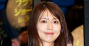有村架純、福山雅治からの絶賛に照れ笑い 二の腕あらわな黒ロング ...