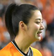 池田エライザ、うなじチラ見せのポニテヘアで始球式→まさかの ...