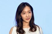 元AKB48板野友美が独立 OGコンサートで目撃された夫・高橋奎二の ...