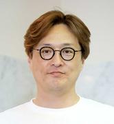 「このままでは60歳まで生きられない」医師に告げられた歌手、トレードマークのメガネを外した姿が話題　「なしでも最高」「かわいい笑顔」（まいどなニュース） - Yahoo!ニュース