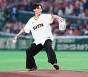 【巨人】純烈・後上翔太が始球式に感無量「ここまでやってきて ...