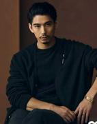 賀来賢人、GQ JAPANで魅せたCartierジュエリー×黒コーデが圧巻の存在感