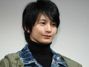 向井理、窓に映る横顔もかっこよすぎ！ くつろぎ ...