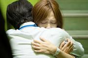 悲痛な表情で抱き合う川口春奈＆高杉真宙『ママがもうこの世界に ...