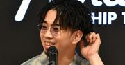手違い？ King Gnuのメンバー、JAL動画でまさかのガチCA体験姿 大反響 ...