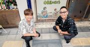 コブクロの記念碑「足形モニュメント」が結成の地・堺銀座商店街に