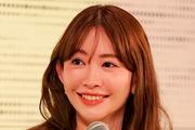 37歳 小嶋陽菜 春らしくて素敵！桜色の着物姿を披露 創業6周年＆ブランド8周年を報告 射的を楽しむおちゃめな姿も