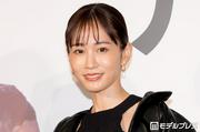 前田敦子、素肌輝くノースリーブ姿にファン絶賛「思わず見惚れて ...