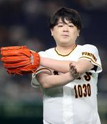 声優の松岡禎丞が巨人戦で始球式 アニメ映画と ...