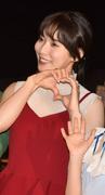 松岡茉優、ハートの女王役のアフレコは赤い肌着で 意味深な笑顔で ...