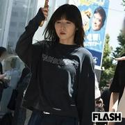 松岡茉優、お笑い特番MCの “高笑い” に不満続出…「バラエティ女優」で躍進もネタ中の “オーバーリアクション” に分かれた評価（SmartFLASH） - Yahoo!ニュース