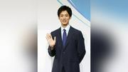 松坂桃李「いい幸せな時間」家族旅行で子供がカニに大興奮