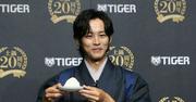 松坂桃李 和装でおにぎりを握る 3回しか握らない新スタイルに驚き ...