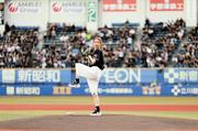「奇跡の40歳」「時間止まりすぎてるな」 元モー娘。20年ぶり始球 ...