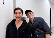 中川大志、小栗旬との念願2ショット公開！贈られた楽屋暖簾の前で ...