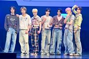 NAZE、デビューショーケース開催 ドラマ共演の中村倫也らも祝福 ...