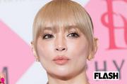 浜崎あゆみ、なかやまきんに君に「ほめられた!!」上腕二頭筋を ...